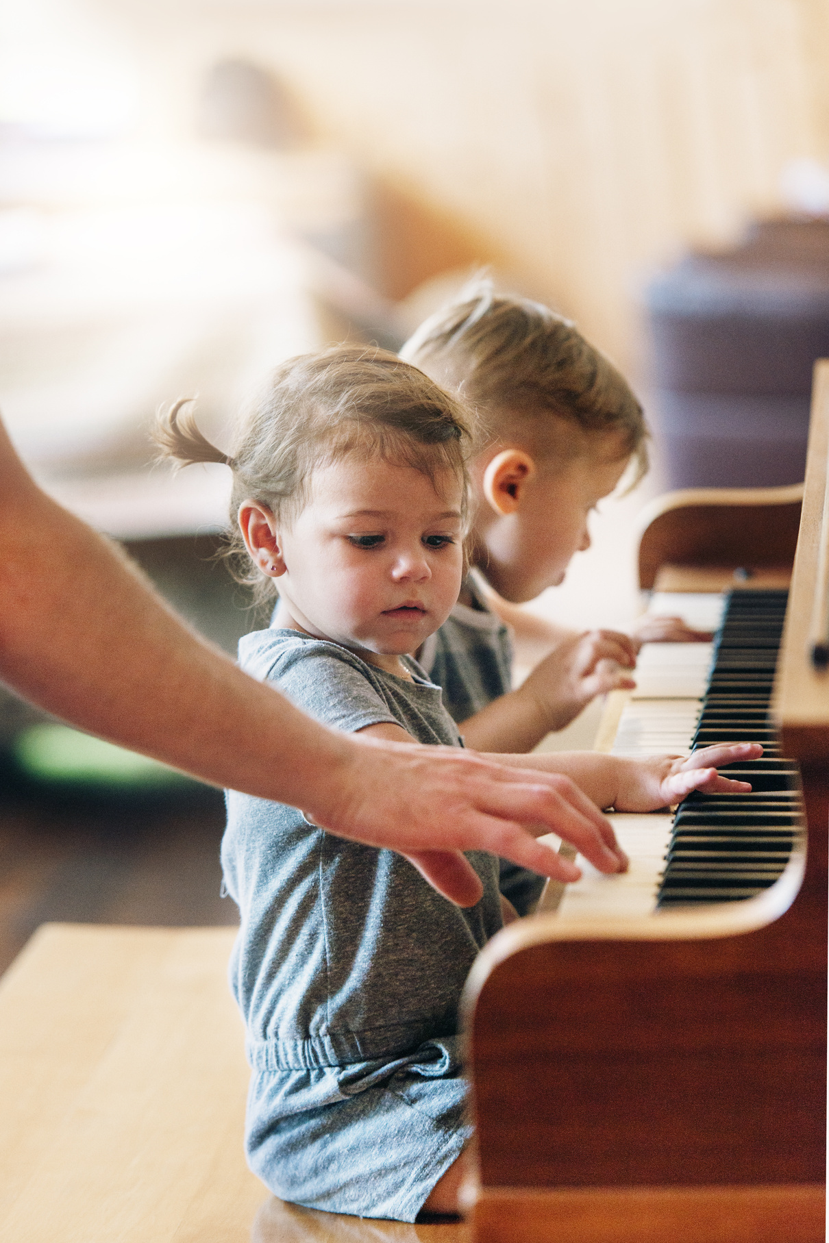 Toddlers learning piano